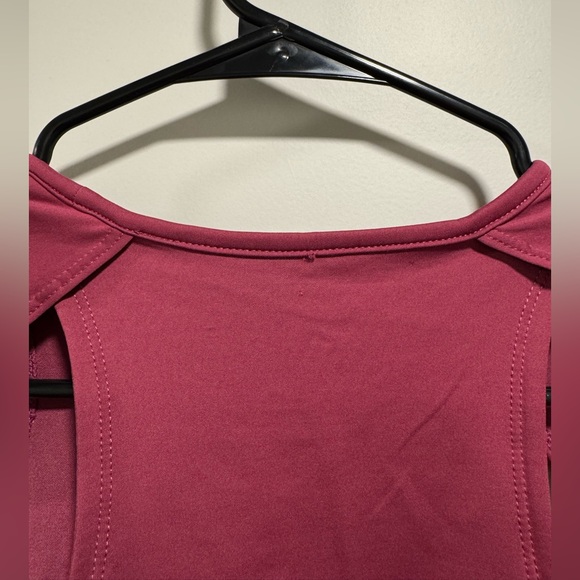 Nike Women's Dri-Fit Stealth Evaporation City Ready Long-Sleeve - Picture 7 of 8